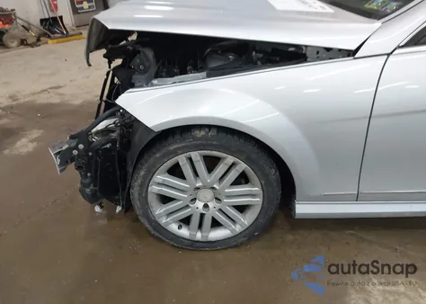 2009 Mercedes-Benz C 300 Luxury 4Matic/Sport 4Matic from USA, damaged, VIN WDDGF81X29R055801